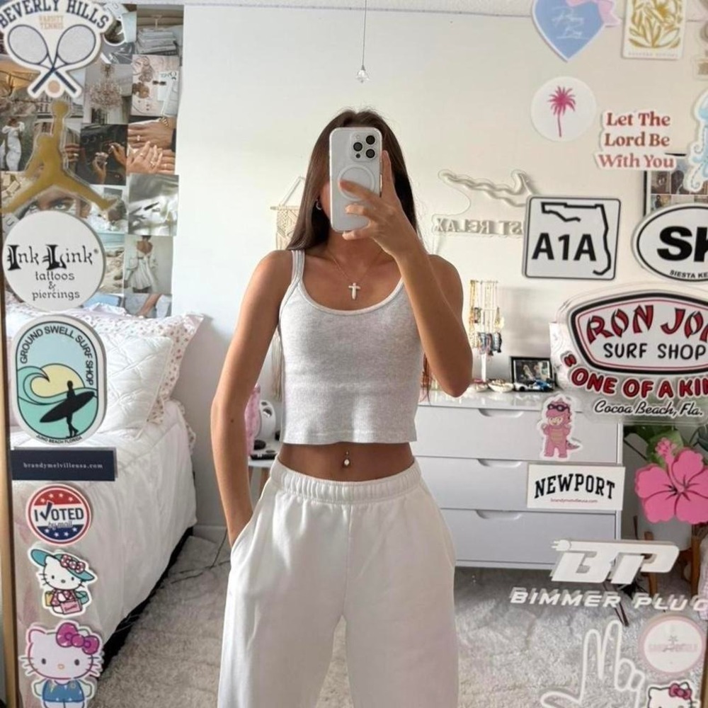 white aritzia sweatpants‎ joggers